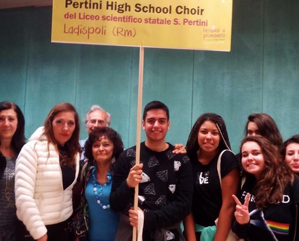 Il Pertini High School Choir colpisce ancora