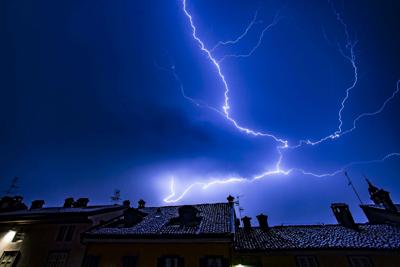 Tuoni e fulmini, allerta rossa