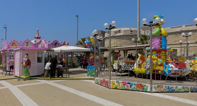 C'erano una volta le giostre per i bambini! (foto Antonio Dolgetta)