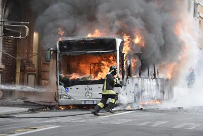Roma: autobus esplode a via del Tritone