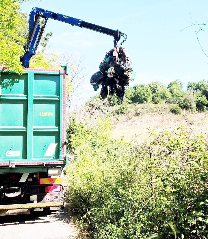 Rifiuti, recuperati 12 metri cubi