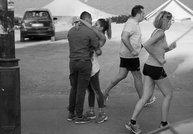 L'abbraccio (foto Angelo Bonarelli)