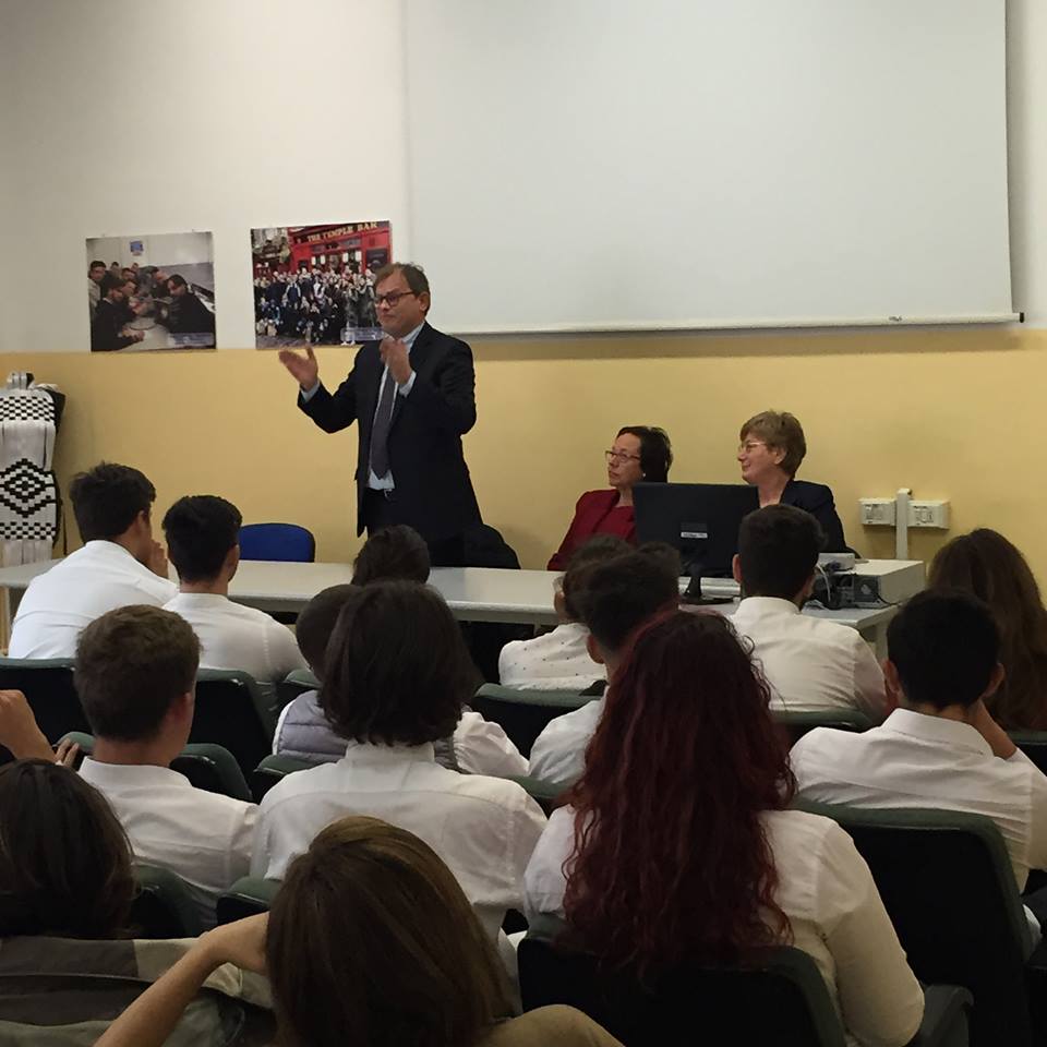 La politica incontra la scuola: Emiliano Minnucci in visita al Nautico