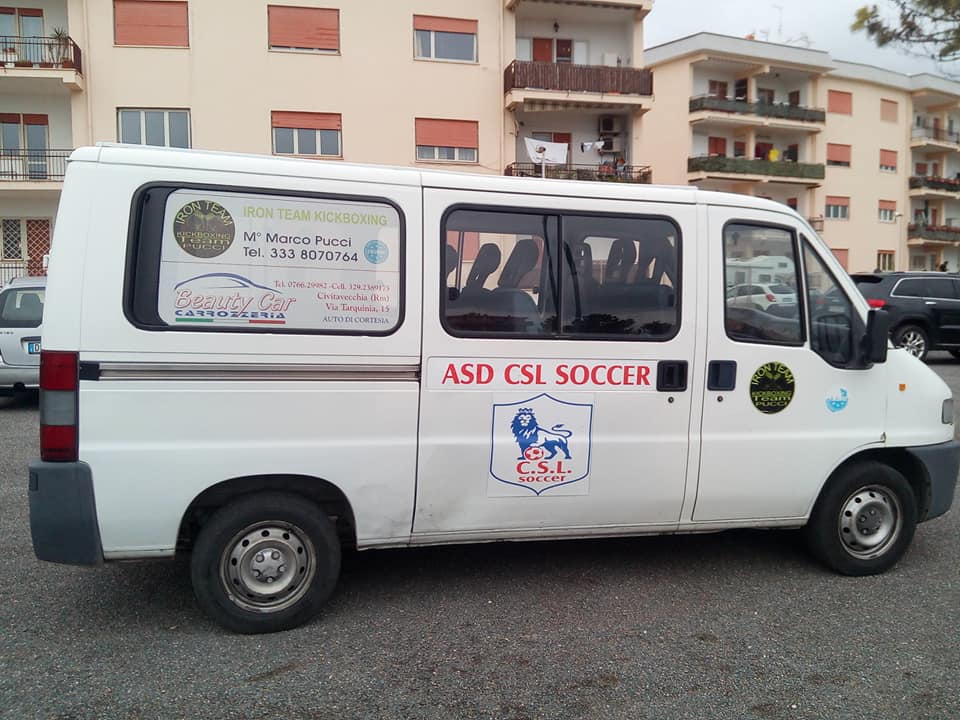 I ragazzi non possono andare ad allenarsi: la Csl Soccer li va a prendere con il pulmino