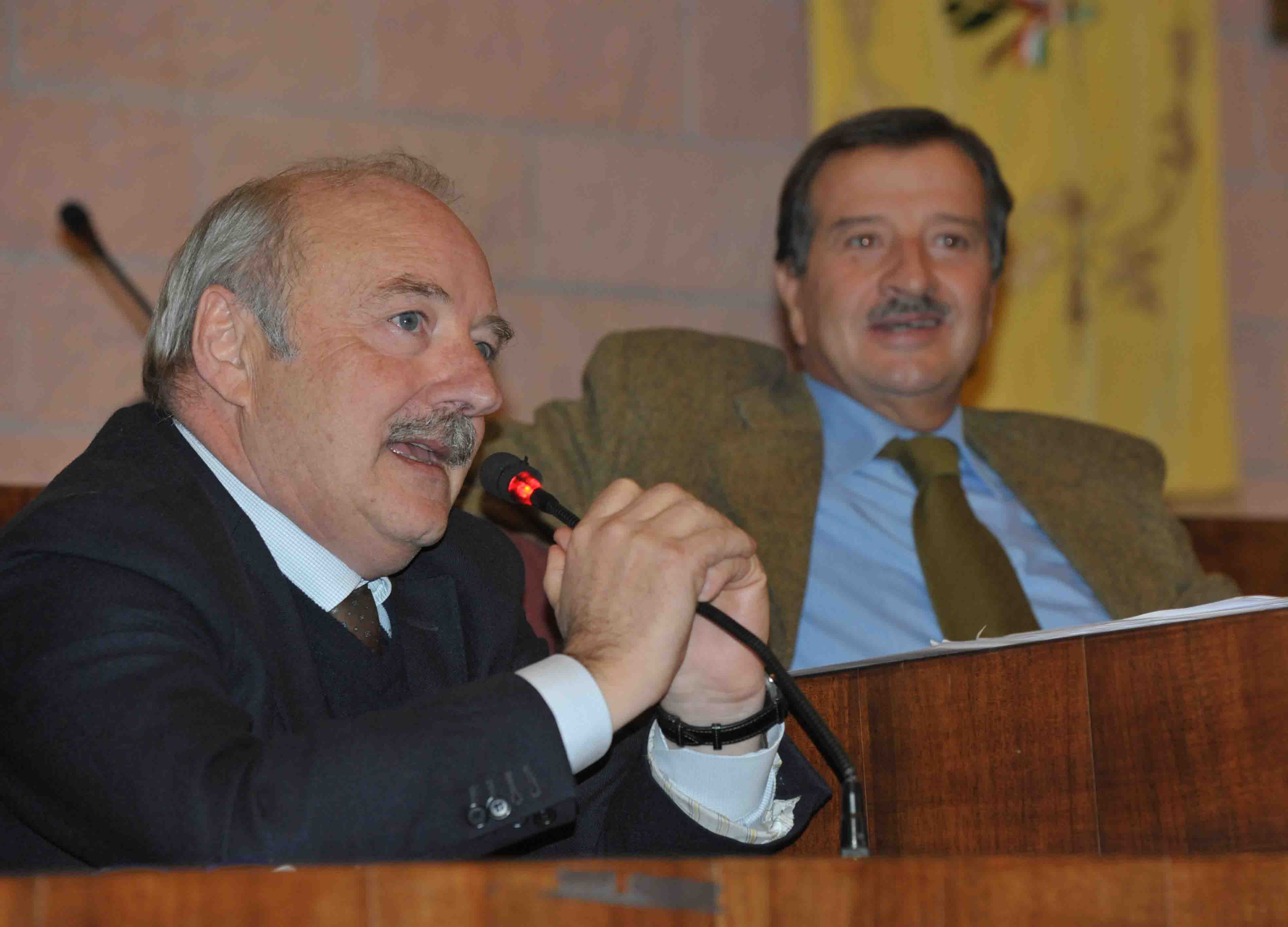 RmF, Riccioni a fianco dei precari