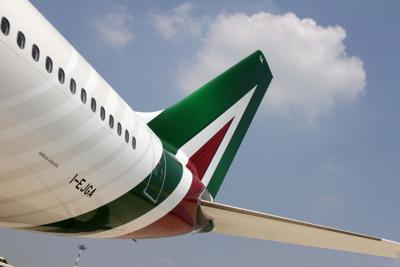 Alitalia, buste aperte: le offerte sono 32