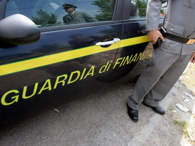 Guardia di finanza, restituisce 600 euro in contanti trovati ad uno sportello bancomat di Civita Castellana