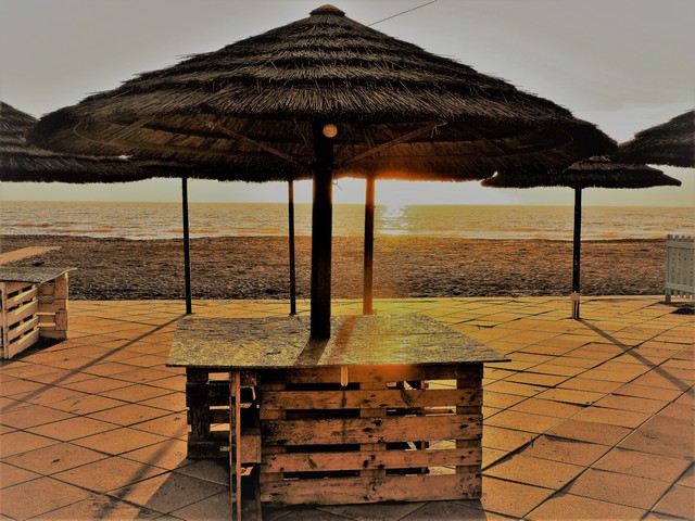 Tavoli in pallet (foto Mauro Mari)