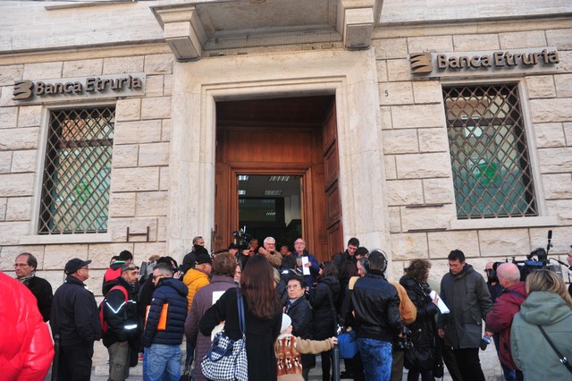 Caso Banca Etruria, un presidio per ricordare Luigino D'Angelo