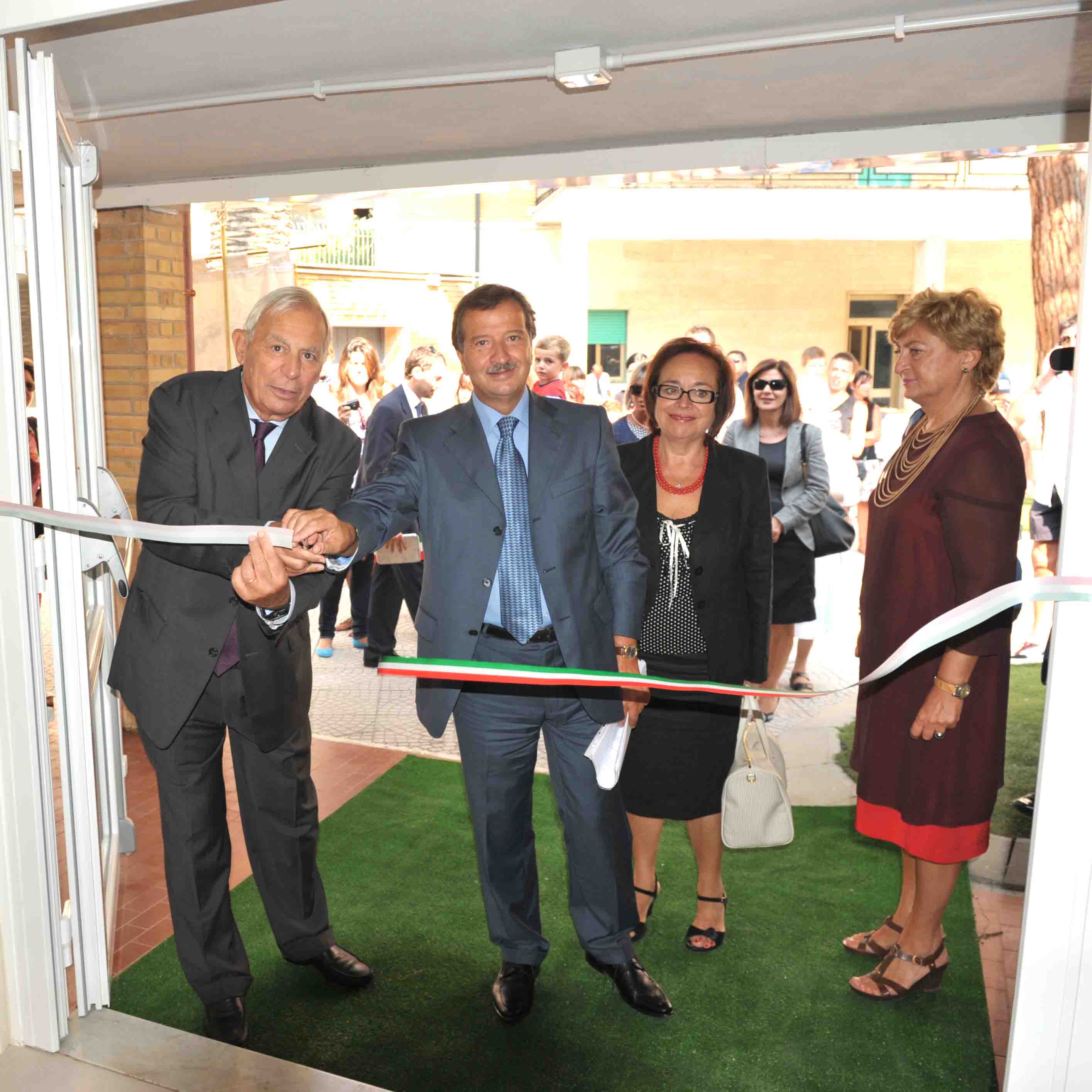 Taglio del nastro per "Il mondo della serenit&agrave;"