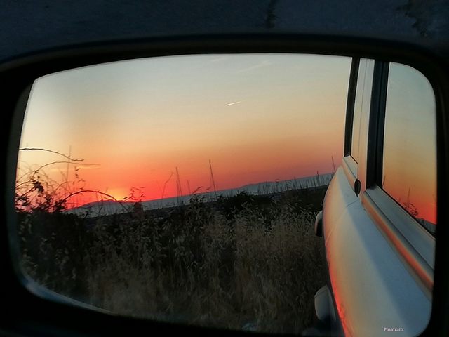 Rosso di sera rapito dall'auto (foto Pina Irato)