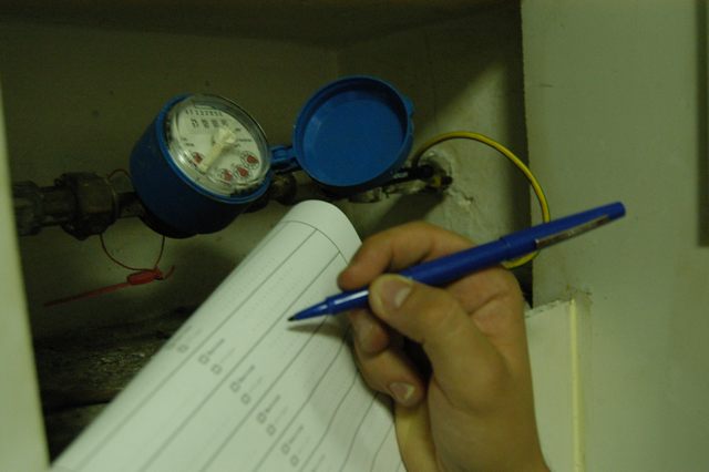 Nuova gestione Acea: Giornali, cellulari e foto per tutelarsi dalle maxi bollette