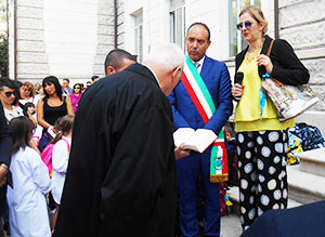 Allumiere, riapre la scuola elementare con la benedizione del vescovo