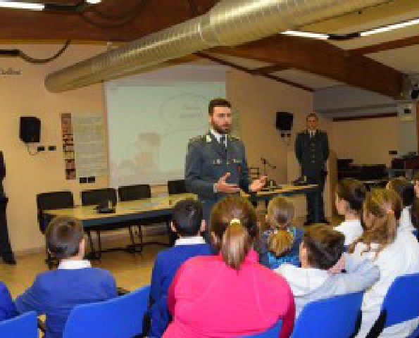 La scuola incontra le Fiamme Gialle
