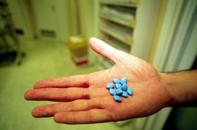 Sesso come pornostar: &egrave; allarme per 'pillole dell'amore' fra ragazzini