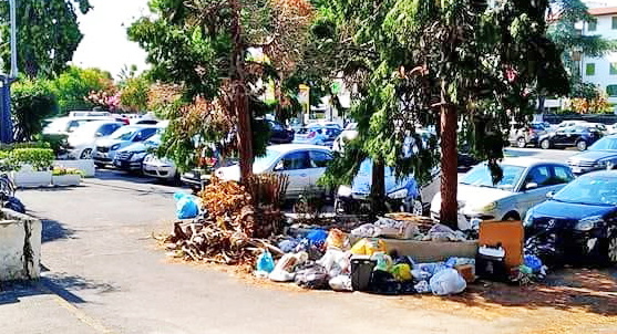 Rifiuti abbandonati in via Sergio Angelucci: individuati e multati quattro incivili