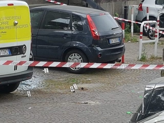 Roma, esplosione in centro davanti alle Poste: nessuna ipotesi esclusa
