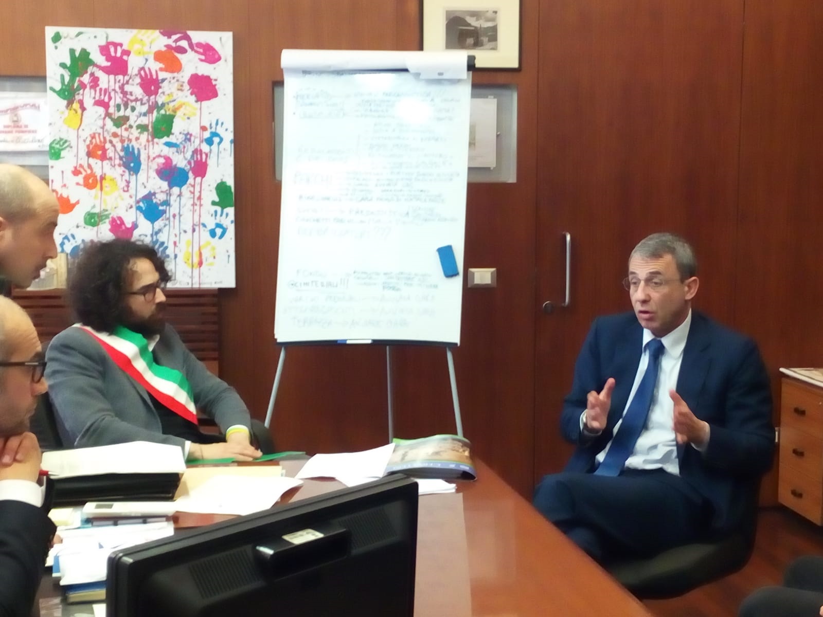 Rifiuti di Roma: il sindaco Pascucci consegna la lettera – appello al ministro Costa