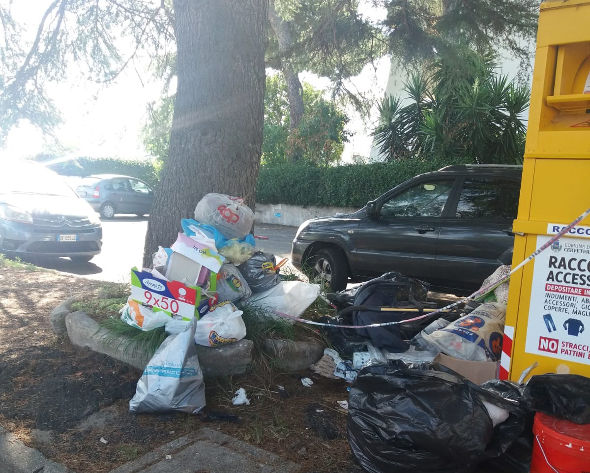 Discarica abusiva in via Marcina a Cerenova