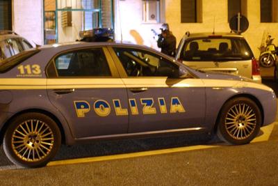 Nonna con bastone fa fuggire ladro