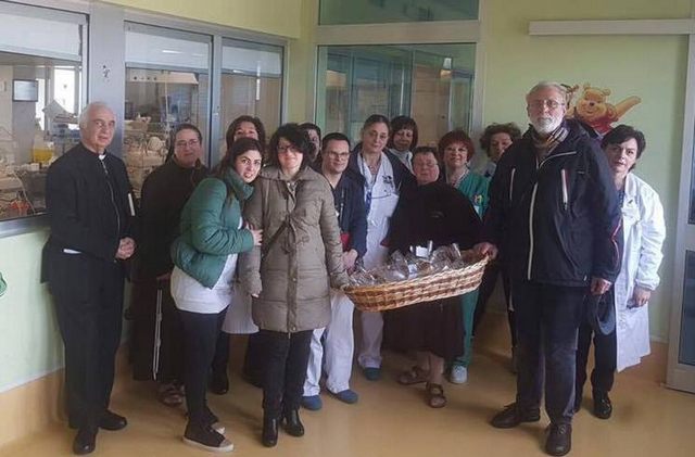 Consegnati i panini di Santa Rosa ai piccoli pazienti di Belcolle