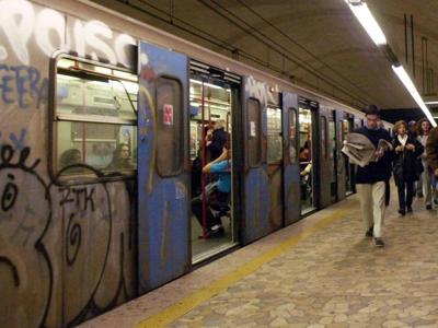 Pestato in metro B a Roma: "Mi ha aiutato solo mia madre"