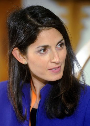 Migranti: Raggi convoca i sindaci