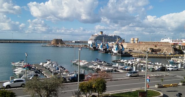 Lungoporto (foto Luciano Venturini)