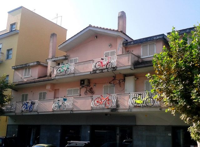 Bici volanti (foto Rosario Sasso)