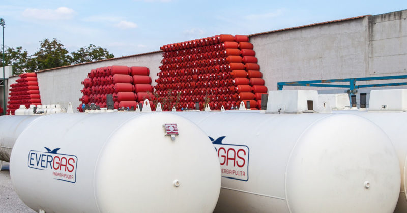 In citt&agrave; uno stabilimento di stoccaggio del gas