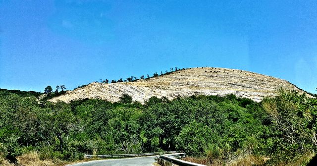 Collina divorata (foto Gianfranco Nitti)