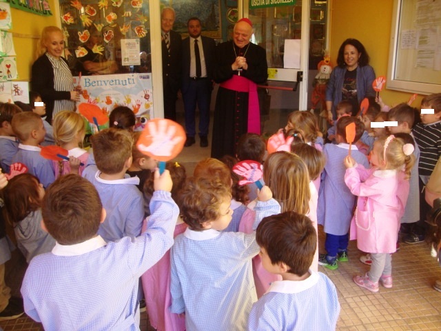 Don Milani: Il vescovo in visita  alla scuola dell&rsquo;infanzia di Ceri
