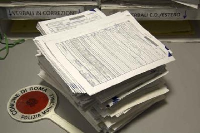 80mila euro di multe evase: denunciato per falso e truffa