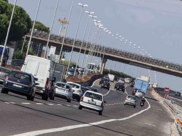 Roma, scontro sul Gra: muore passeggero di un taxi, 5 feriti