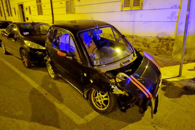 Scontro minicar-scooter: ferita una ragazza