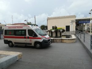 Tragedia sul treno: muore dopo un malore