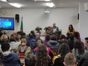 ''Il viale della Pace'': inaugurato al Marconi uno splendido murales
