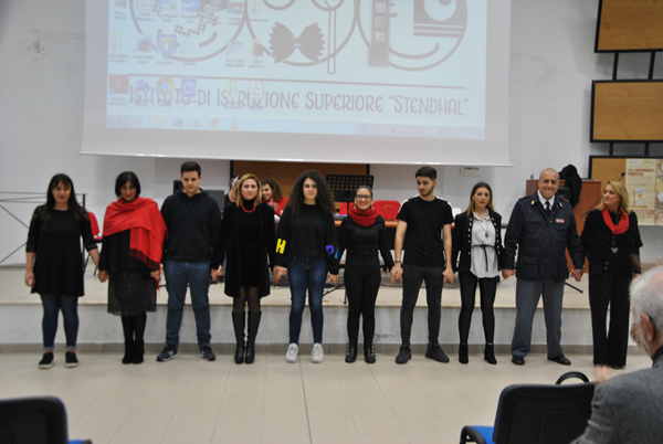 Lo Stendhal d&agrave; un calcio al bullismo