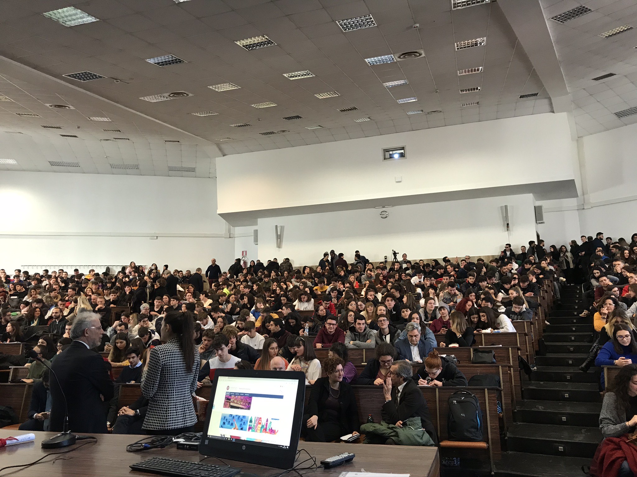 Gli studenti del Marconi si misurano in Costituzione ed Europa