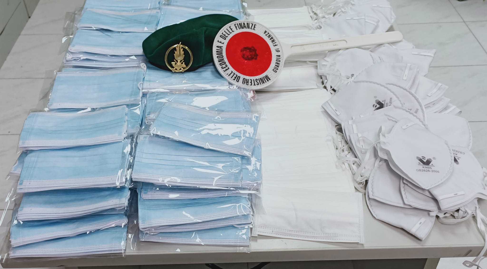 Finanza: sequestrate 4mila mascherine non conformi