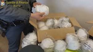 La GdF sequestra 1500 mascherine e denuncia una persona