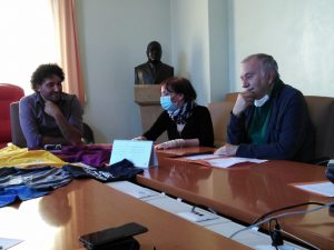 Commercianti e portuali uniti per sopravvivere