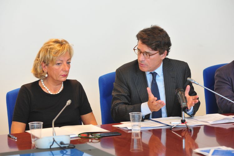 Porto in crisi nera e ricchi premi per i vertici dell’Asdp