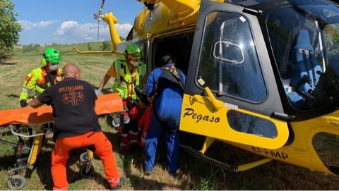 Aereo biposto si inabissa sul Tevere durante lezione di volo: salvo l’istruttore, disperso l’allievo