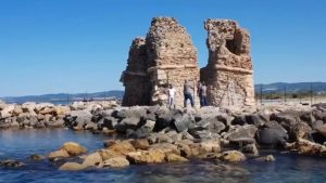 Torre Flavia a rischio: area recintata