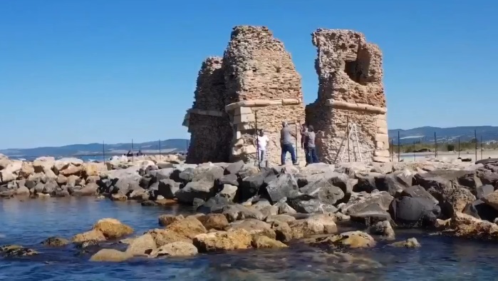 Torre Flavia a rischio: area recintata