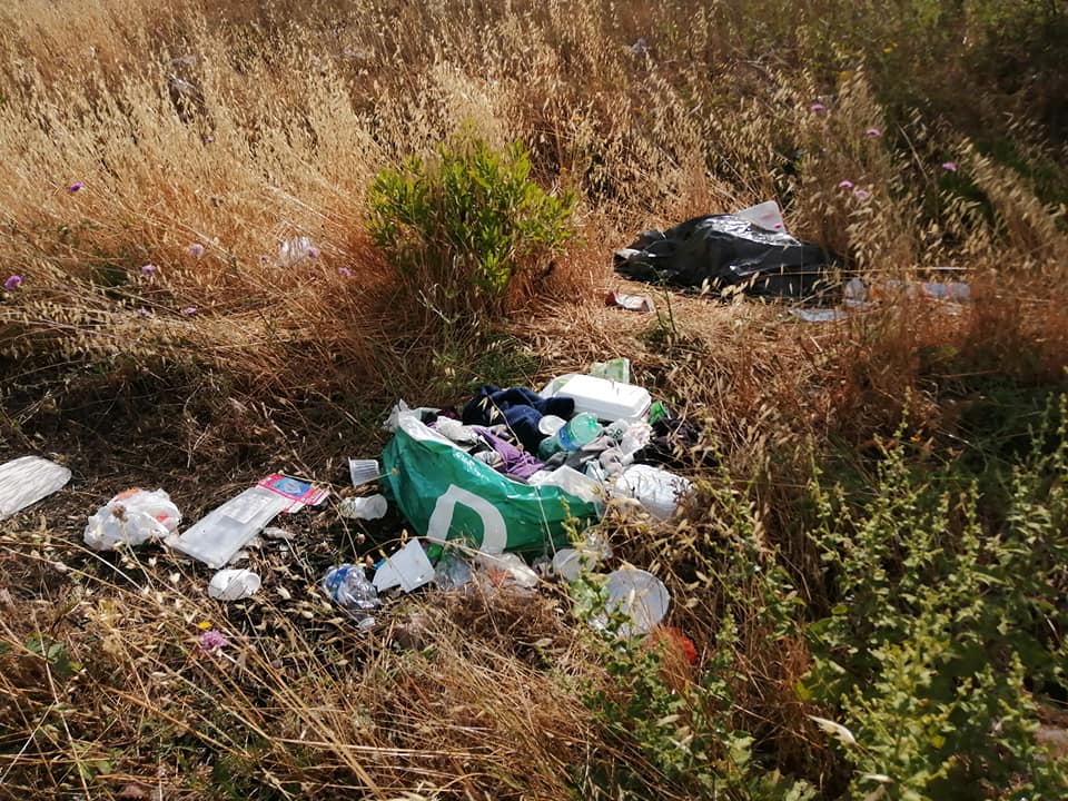 Abbandono selvaggio rifiuti, Fare Verde: “Ancora nessun intervento”