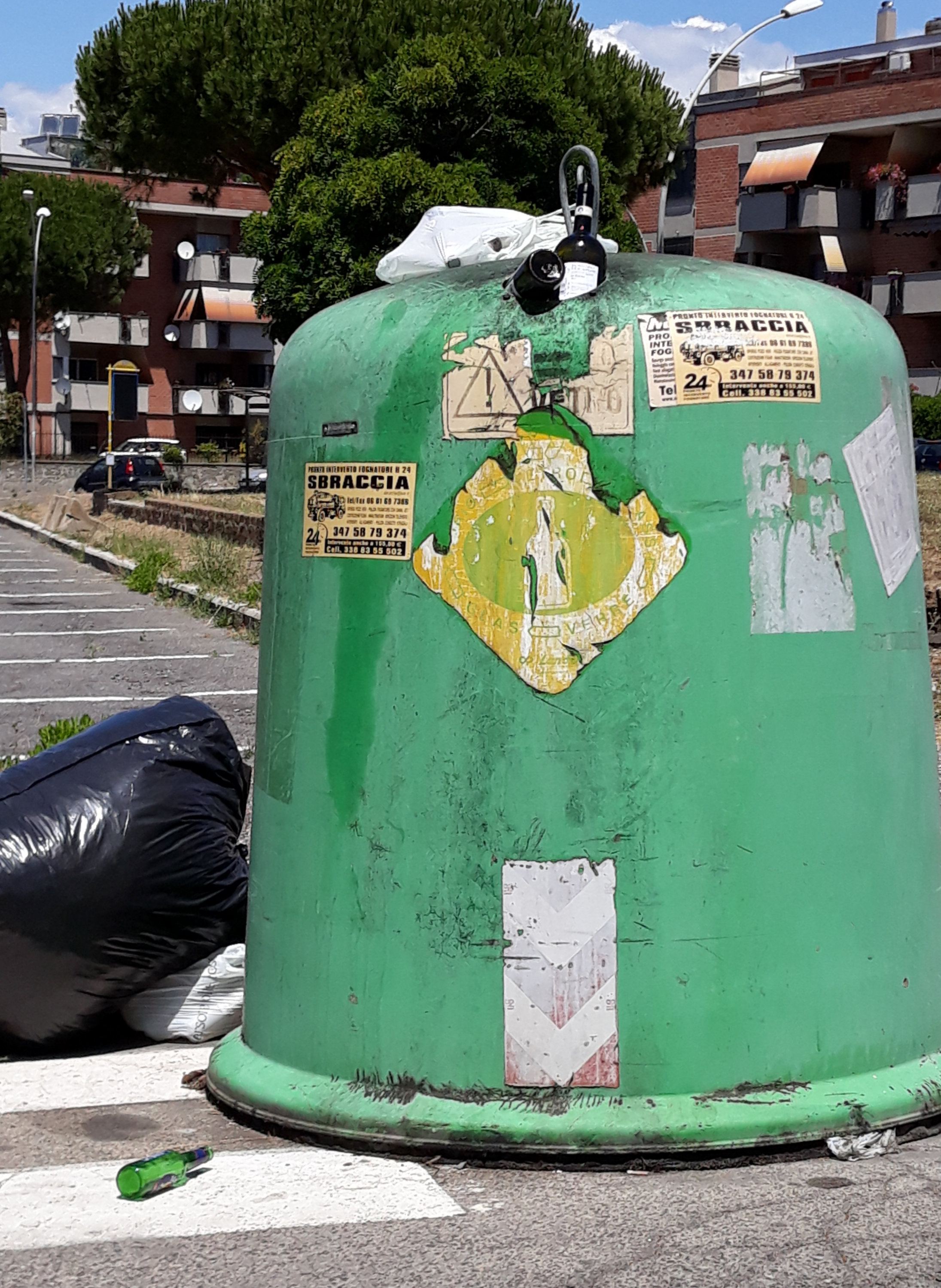 Svuotamento campane vetro, i cittadini sollecitano un servizio più celere