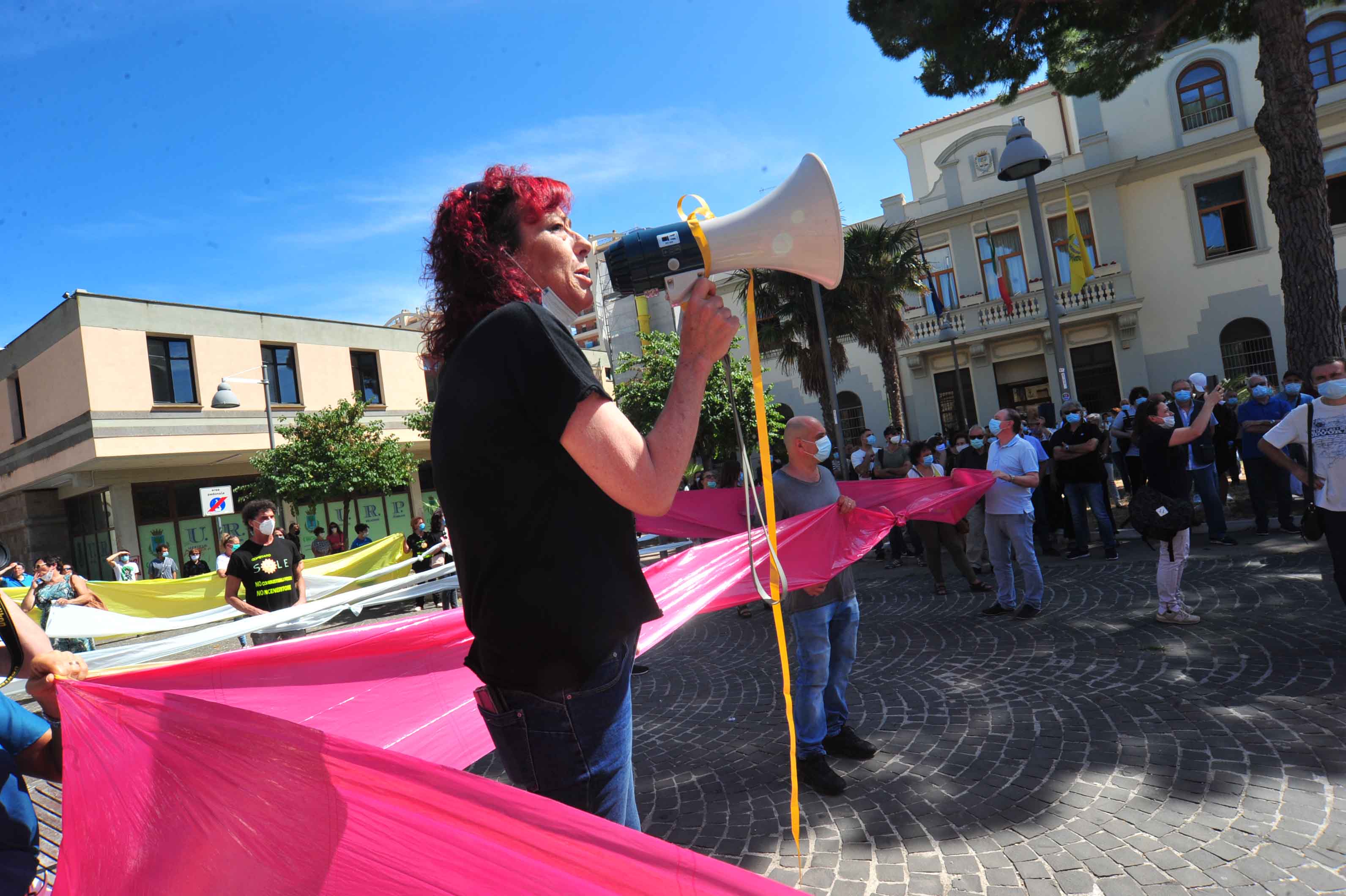 Differenziata, oltre 200 in piazza contro il ritiro del pap nella zona 2 di Civitavecchia