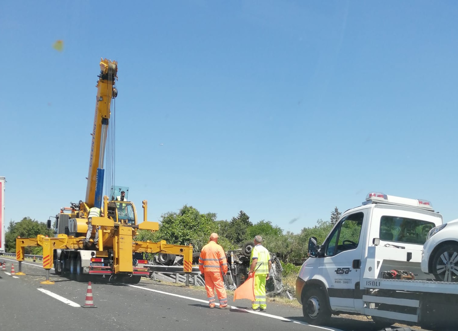 Incidente sulla A 12: tre feriti